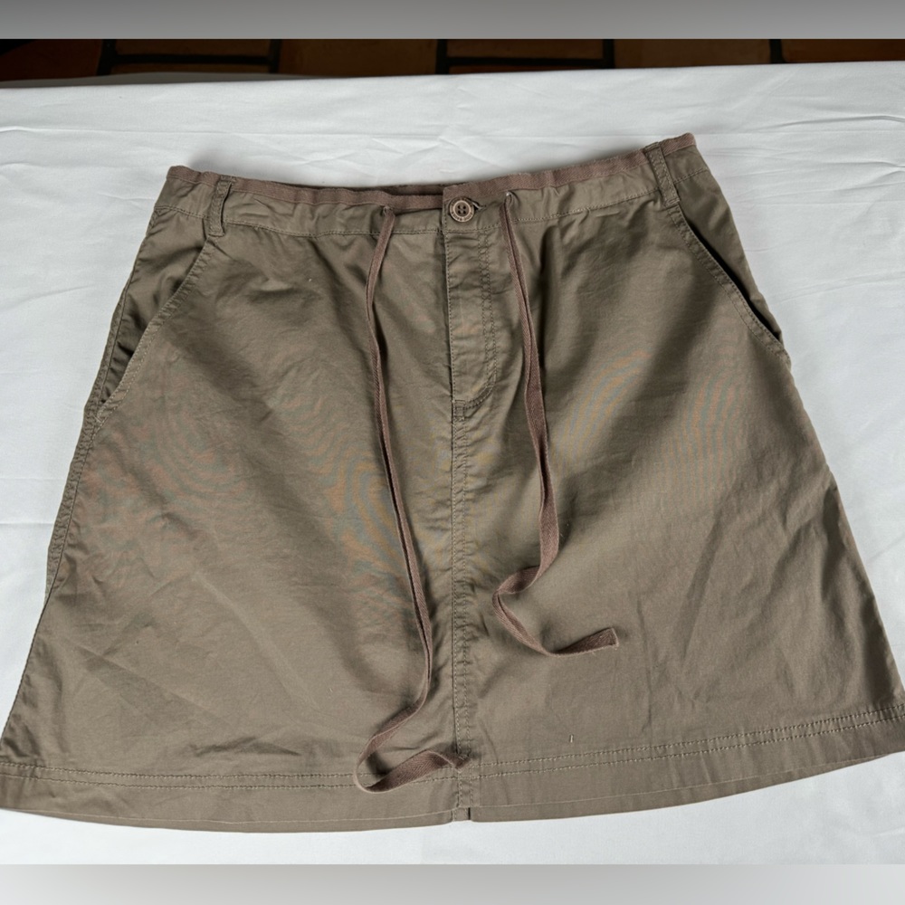 Eddie Bauer skirt, khaki, comfortable, gently used, size 8